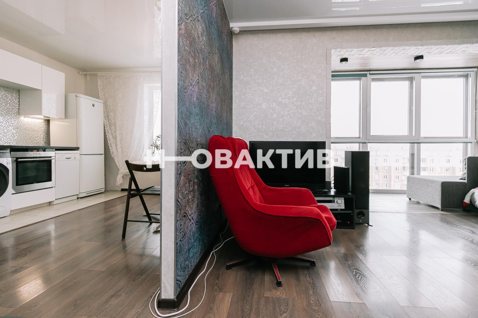 Купить квартиру за 10 500 000 рублей на Семьи Шамшиных, 90/5