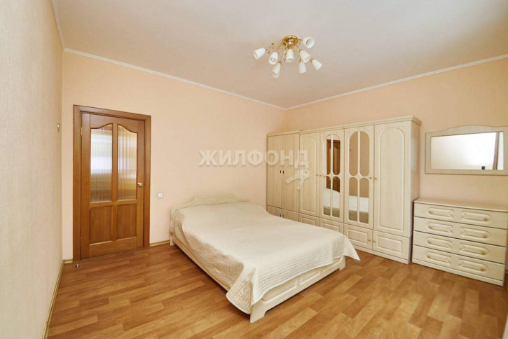3-комн квартира Октябрьская улица, д.40