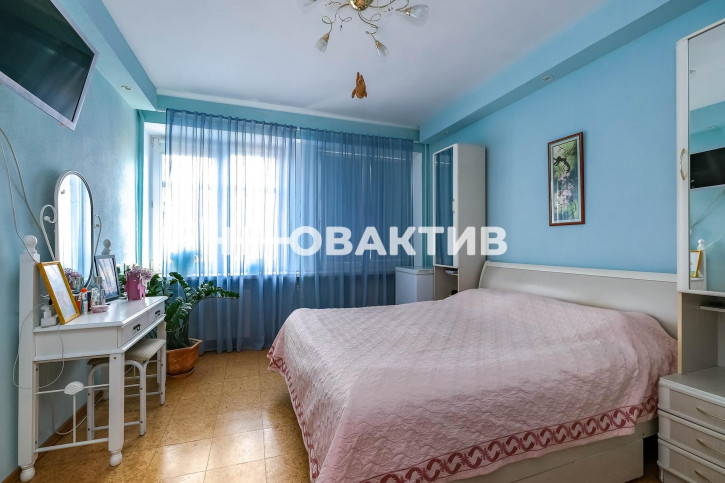 3-комн квартира Серебренниковская, 23