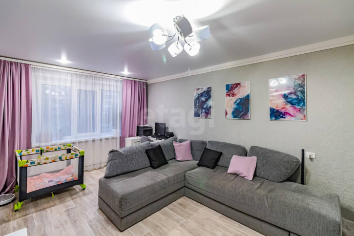 3-комн квартира улица Возрождения, 76а