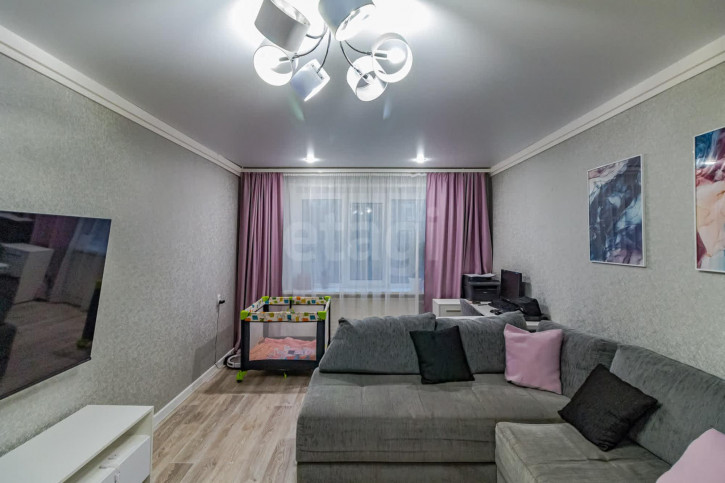 3-комн квартира улица Возрождения, 76а