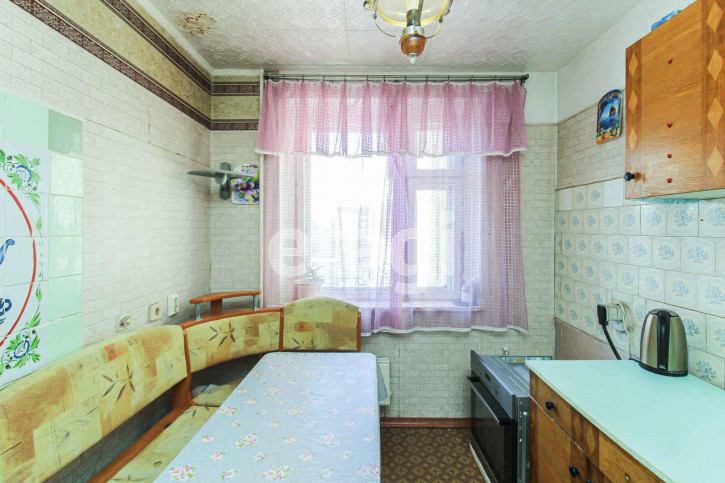 4-комн квартира Стахановцев, 6