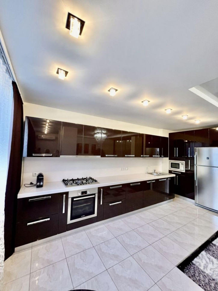 3-комн квартира Деловая ул, 24к2