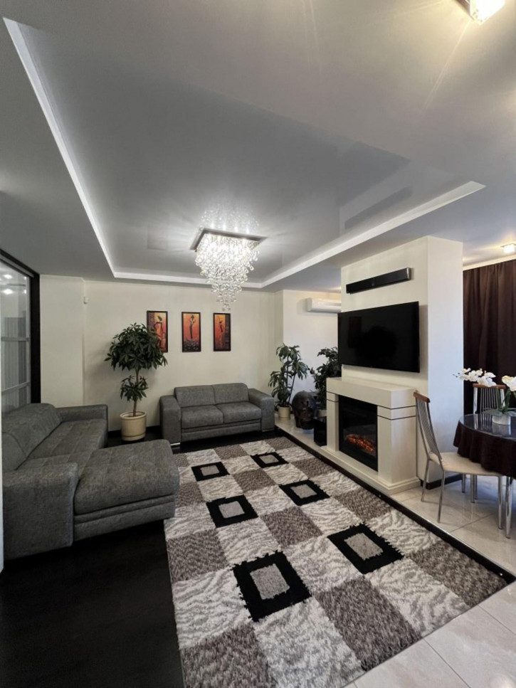 3-комн квартира Деловая ул, 24к2