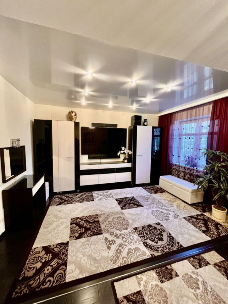 3-комн квартира Деловая ул, 24к2