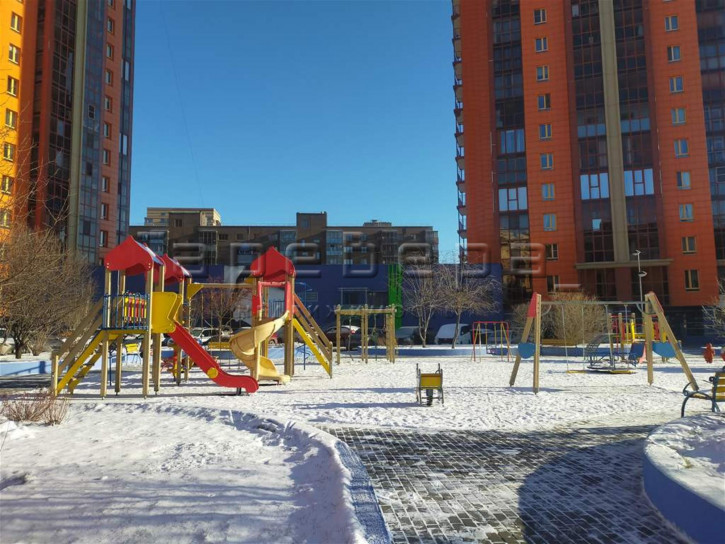 3-комн квартира Капитанская, 10