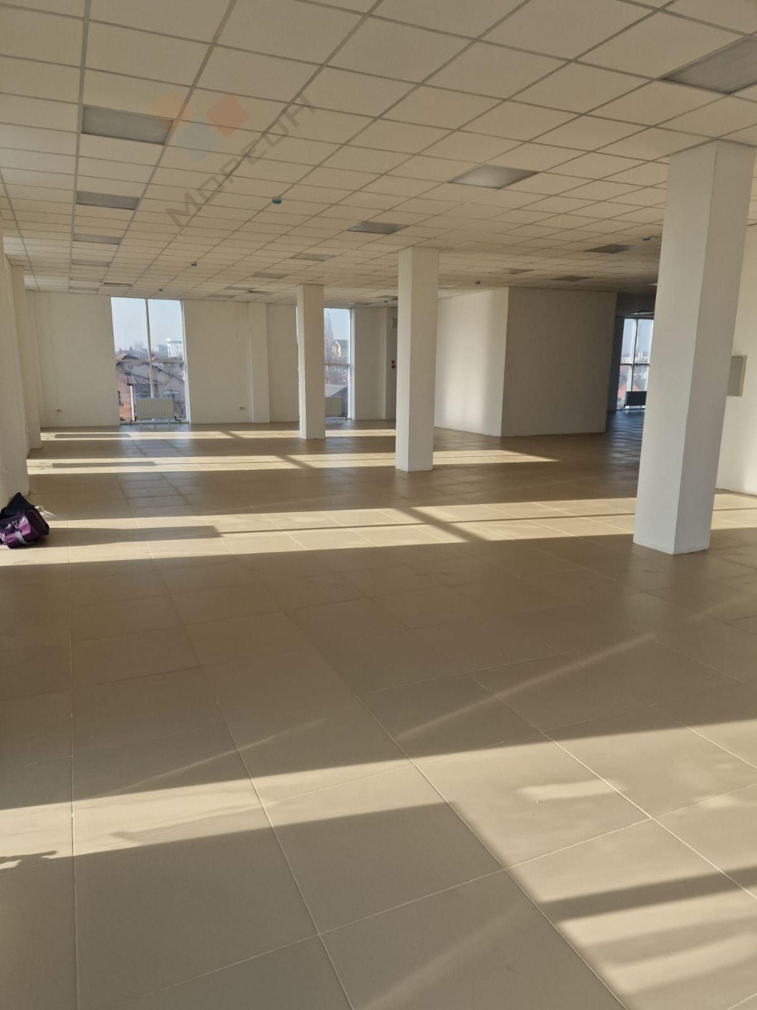 Купить офис, помещение под офис за 245 000 000 рублей на Герцена ул, 233