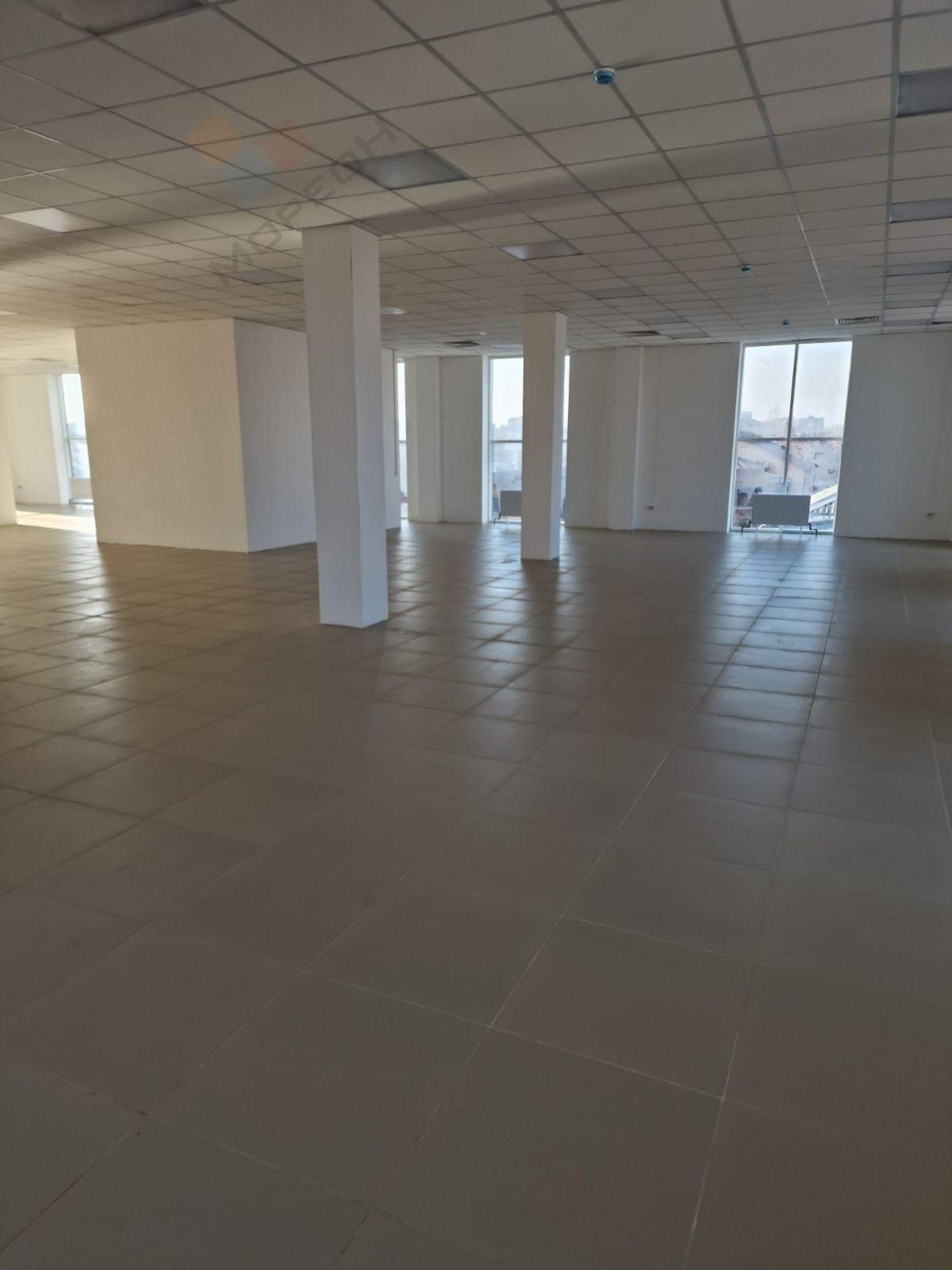 Купить офис, помещение под офис за 245 000 000 рублей на Герцена ул, 233