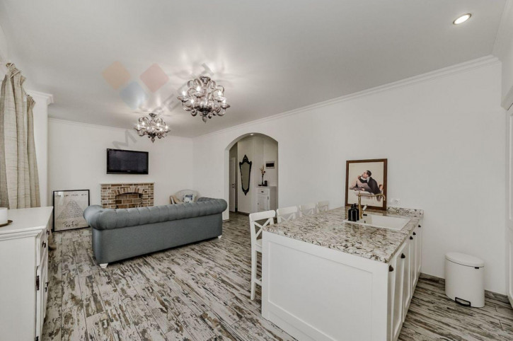 2-комн квартира Коммунаров ул, 270