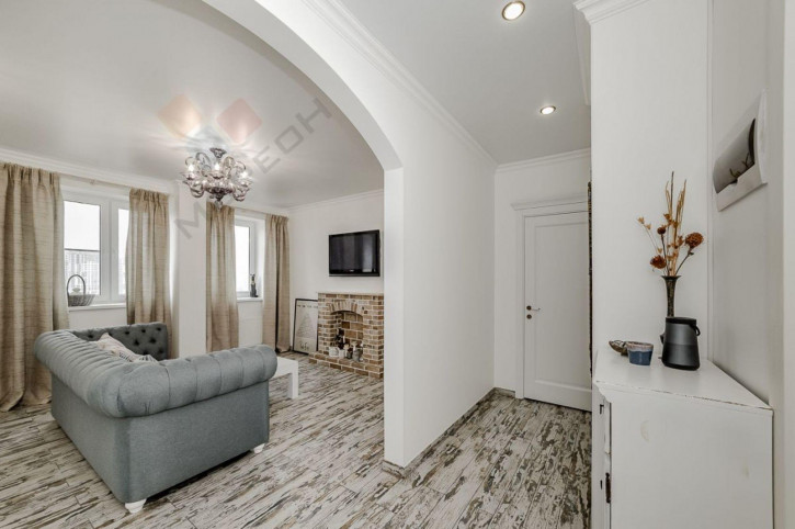 2-комн квартира Коммунаров ул, 270