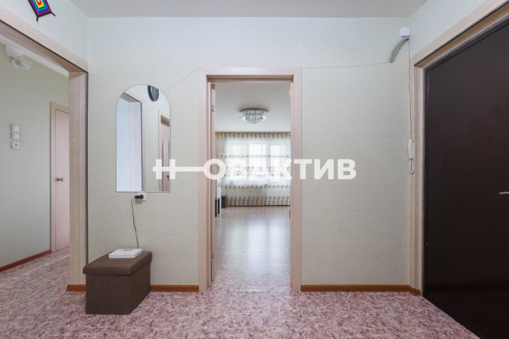 3-комн квартира Междуреченская, 1/2