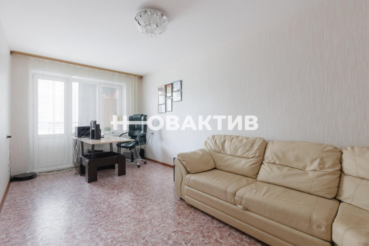 3-комн квартира Междуреченская, 1/2