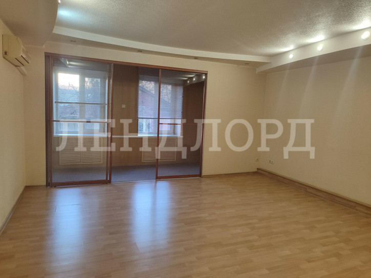3-комн квартира улица Думенко, 6