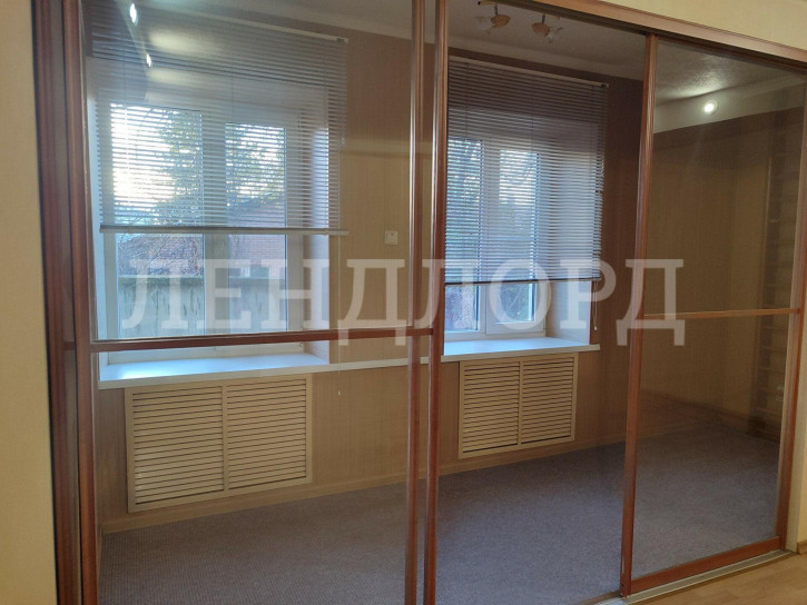 3-комн квартира улица Думенко, 6