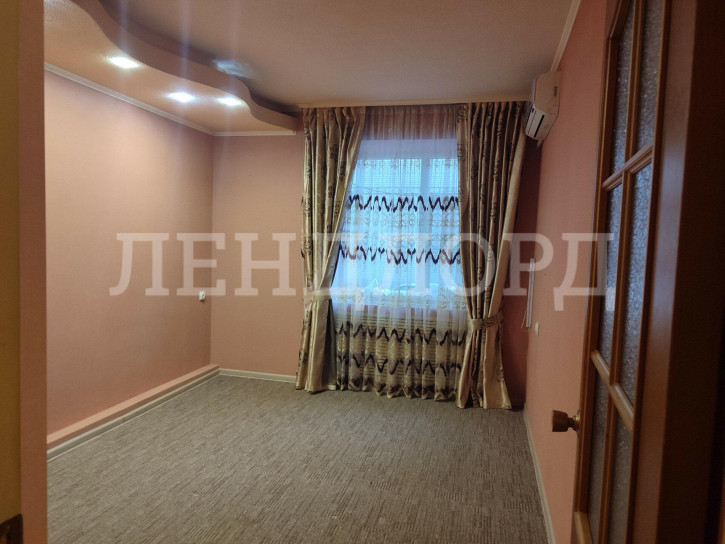 3-комн квартира улица Думенко, 6