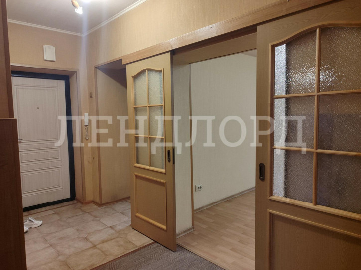 3-комн квартира улица Думенко, 6