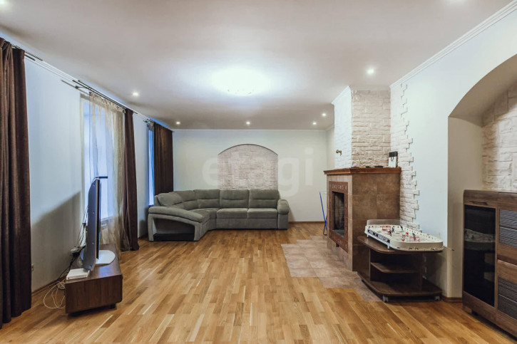 4-комн квартира улица Добролюбова, 12