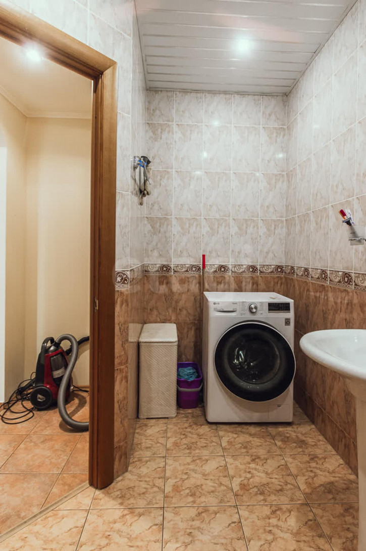 4-комн квартира улица Добролюбова, 12