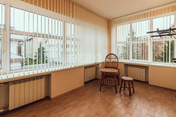 4-комн квартира улица Добролюбова, 12