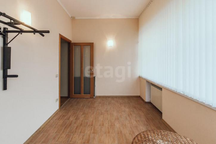 4-комн квартира улица Добролюбова, 12