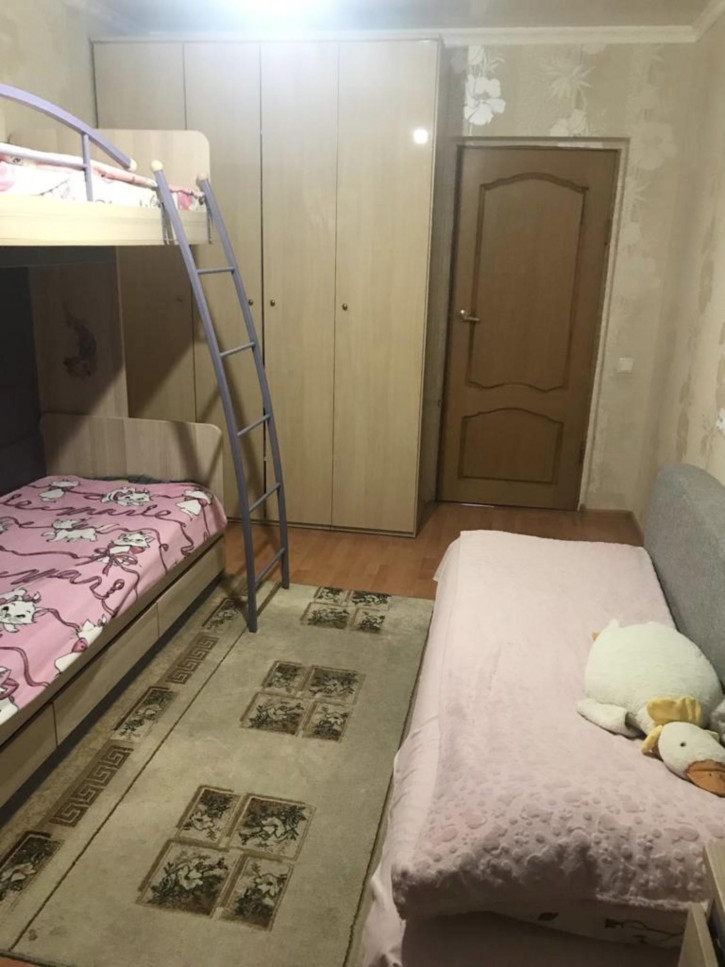 3-комн квартира улица Думенко,13Б