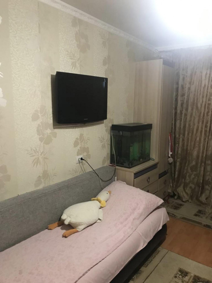 3-комн квартира улица Думенко,13Б