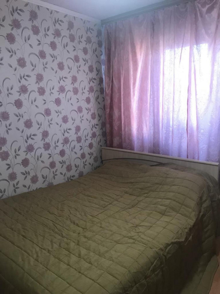 3-комн квартира улица Думенко,13Б