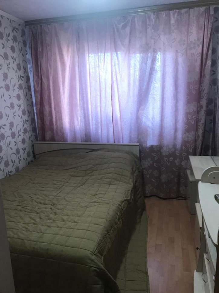 3-комн квартира улица Думенко,13Б