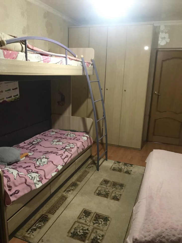 3-комн квартира улица Думенко,13Б