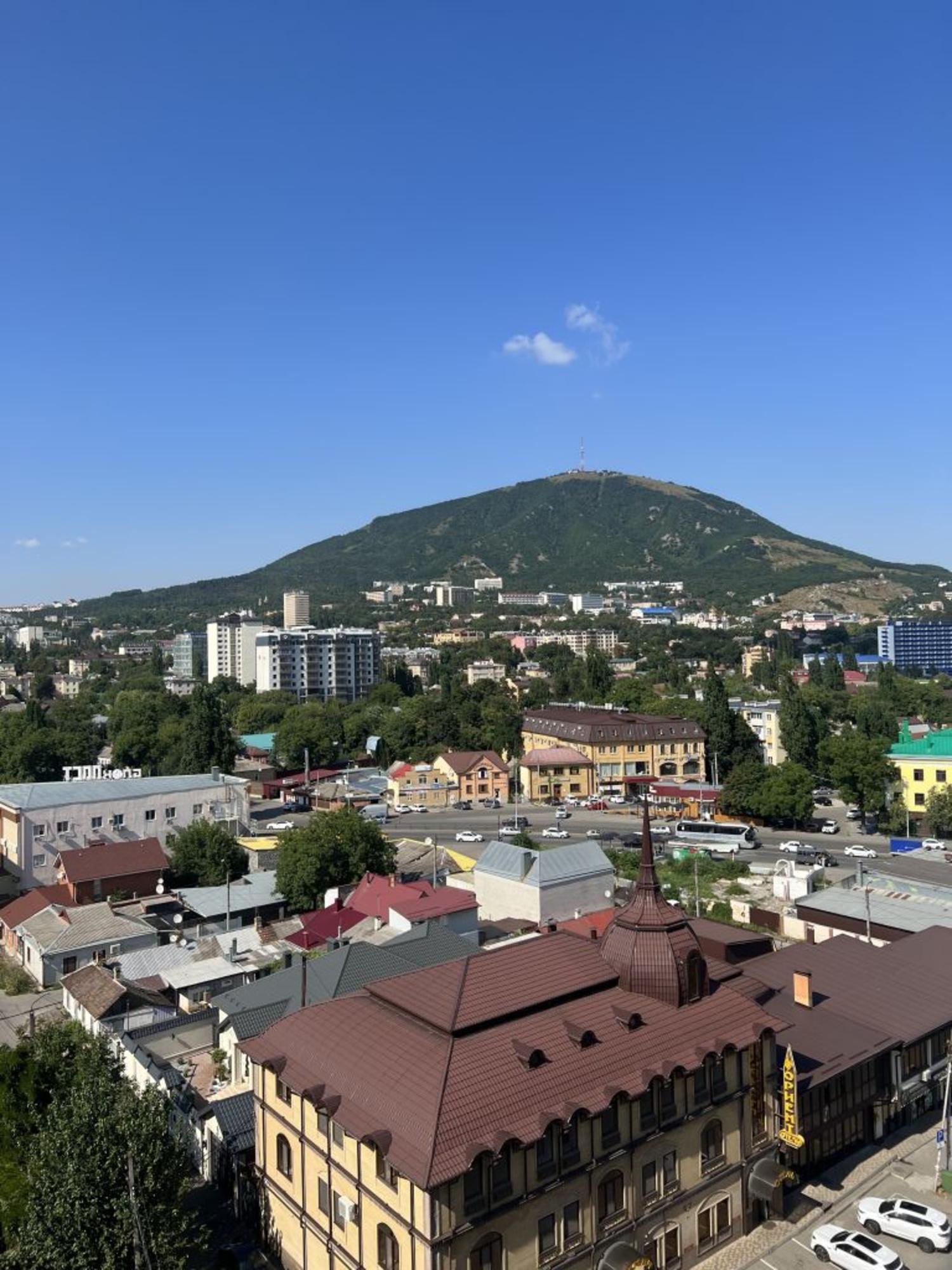 Купить квартиру за 13 500 000 рублей на Бунимовича ул, 15