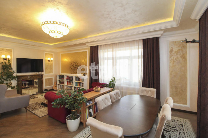 3-комн квартира Максима Горького, 42а