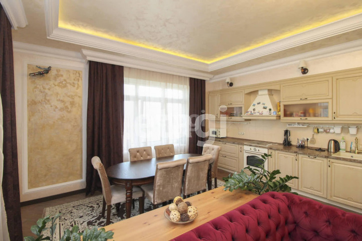 3-комн квартира Максима Горького, 42а