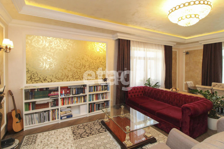 3-комн квартира Максима Горького, 42а