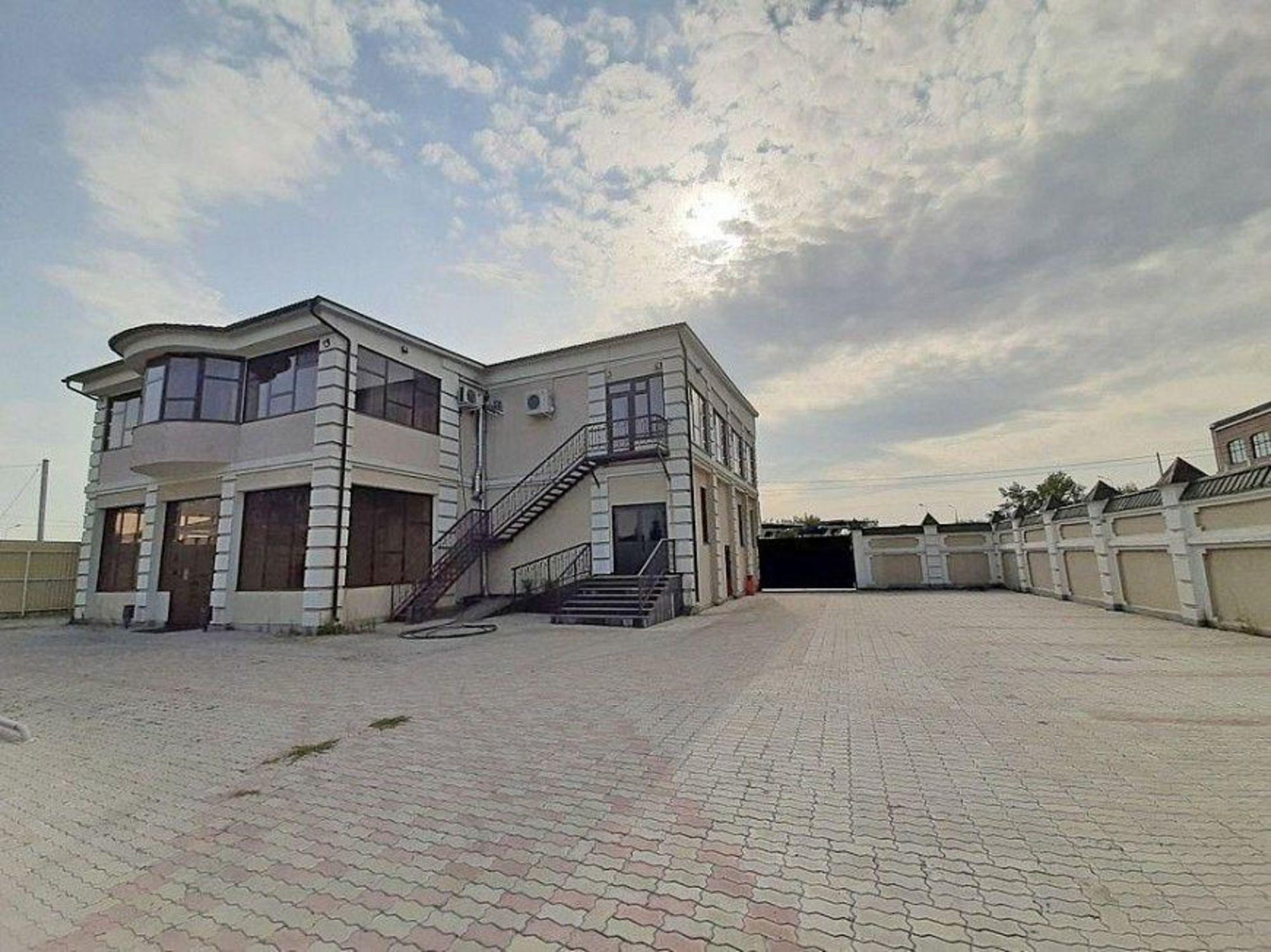 Купить помещение свободного назначения за 120 000 000 рублей на ул Нариманова, 15А