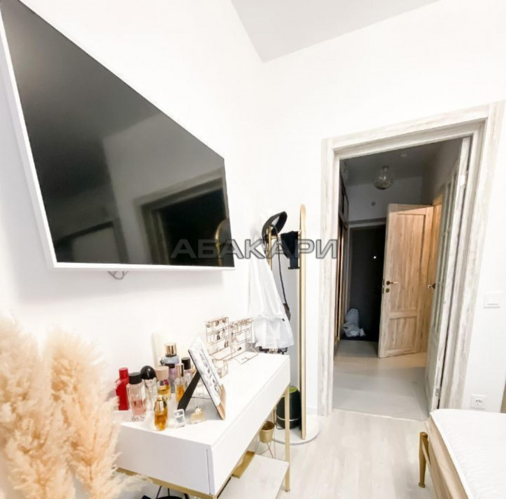 2-комн квартира улица Авиаторов, 4Г