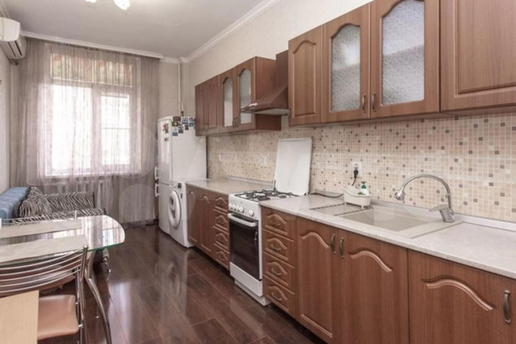 1-комн квартира Комарова улица, 101
