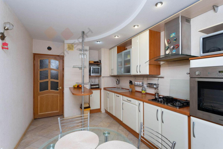 4-комн квартира Школьная ул, 19