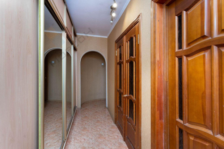 4-комн квартира Школьная ул, 19