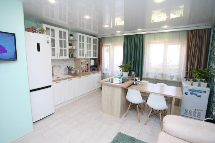 3-комн квартира Венеция мкр., 26