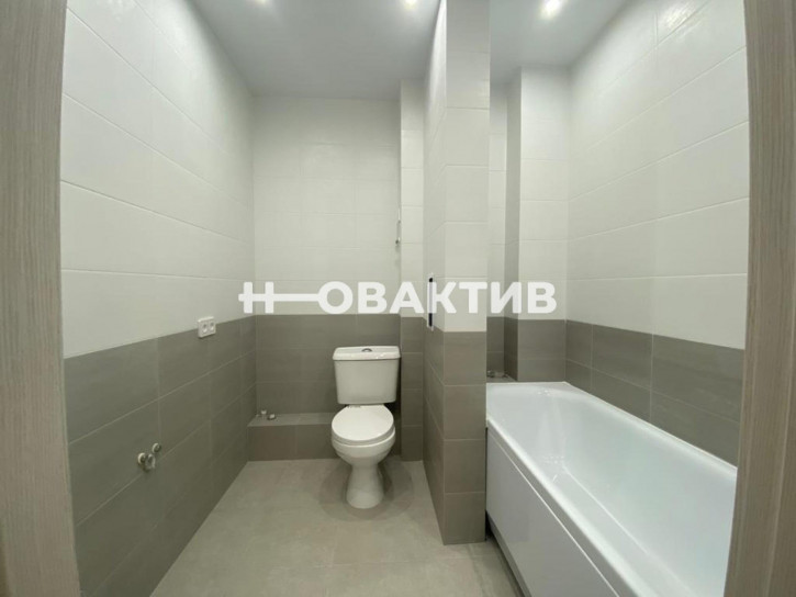 3-комн квартира улица Бориса Богаткова, 201/3