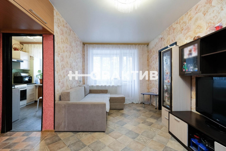 2-комн квартира Аксёнова, 48