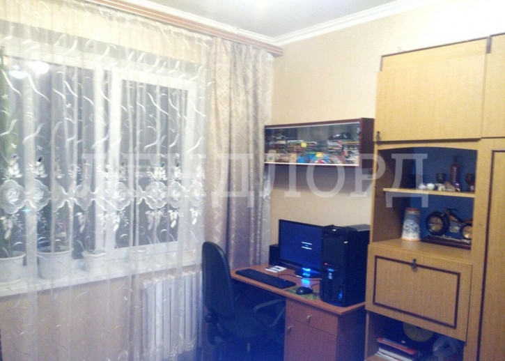 3-комн квартира Днепропетровская улица, 48