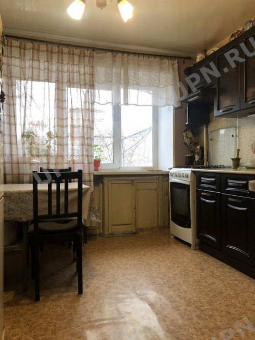 Продажа 4-комн квартиры 8 марта, 92