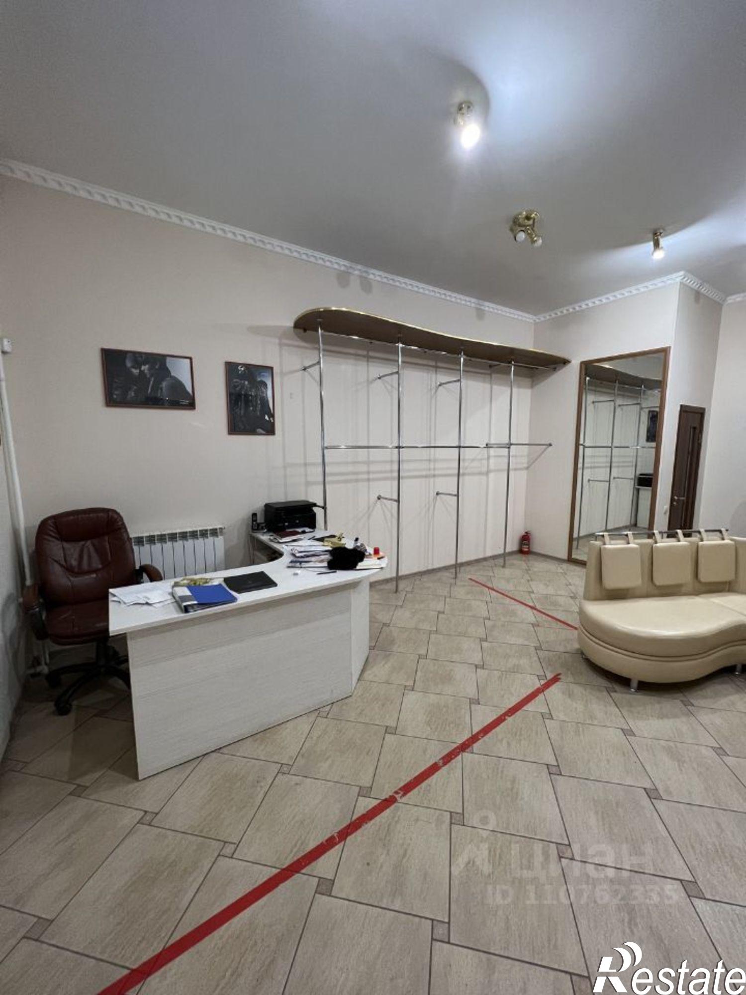 Сдать торговое помещение за 225 000 рублей на Советская улица, 11