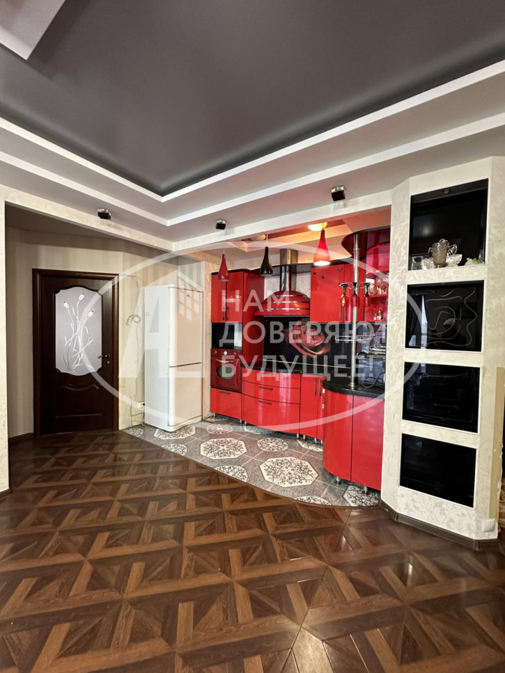 3-комн квартира улица Гусарова, 20