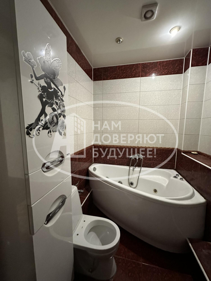 3-комн квартира улица Гусарова, 20
