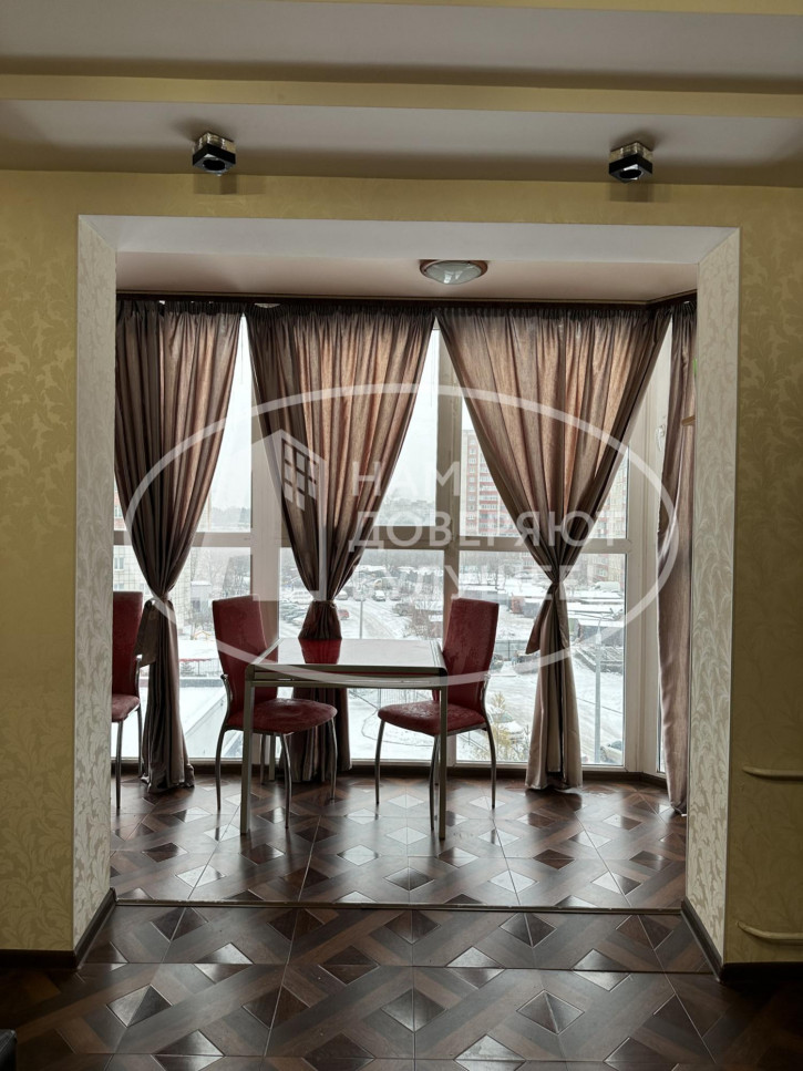 3-комн квартира улица Гусарова, 20