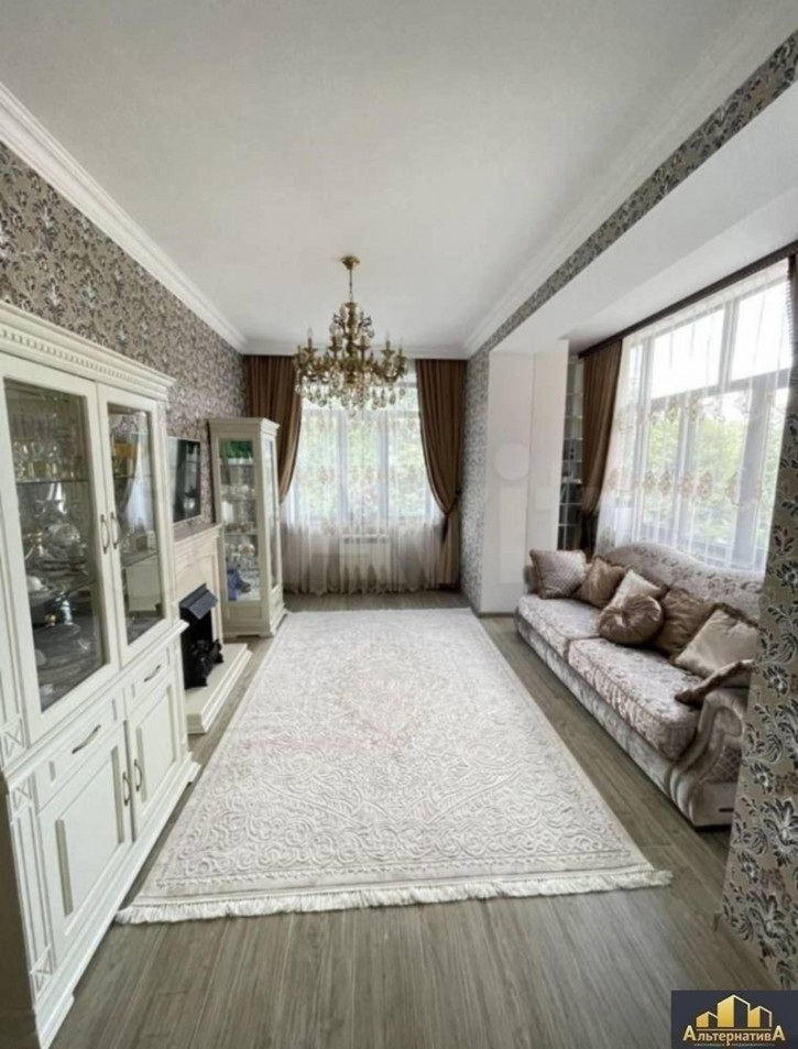 3-комн квартира Дзержинского пр-т.