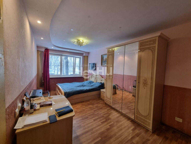 3-комн квартира Бринского ул, 4 к1