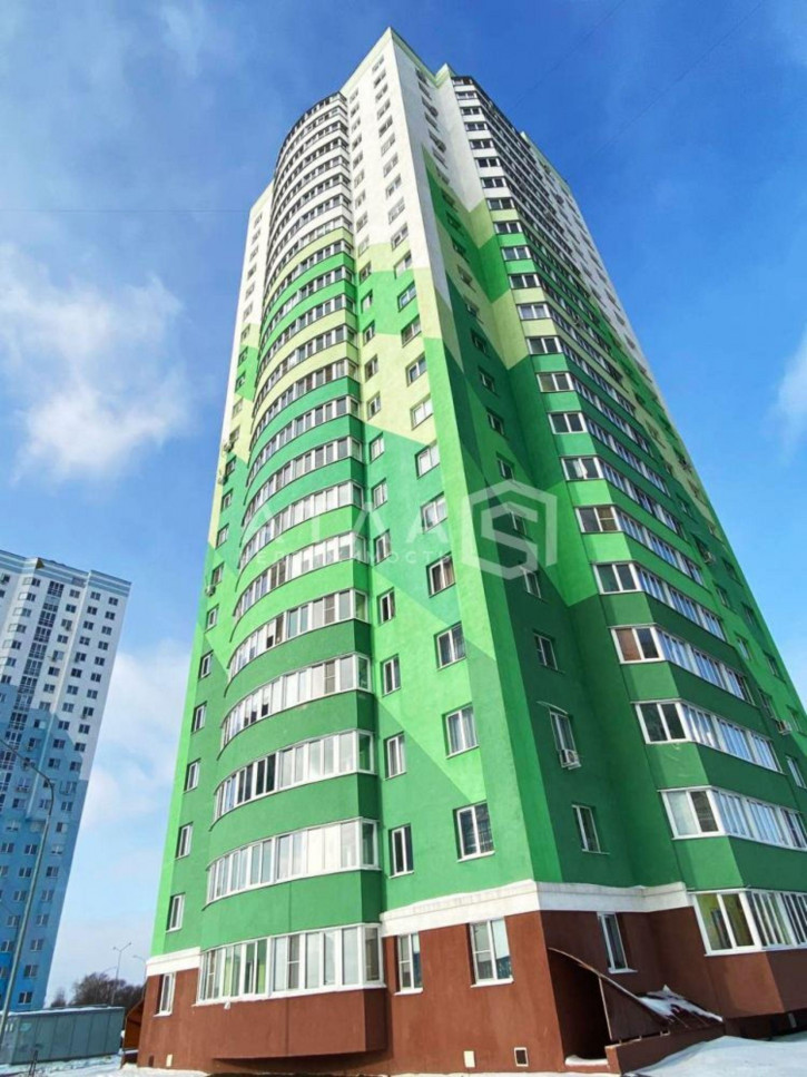 3-комн квартира Антонова ул, 5Л